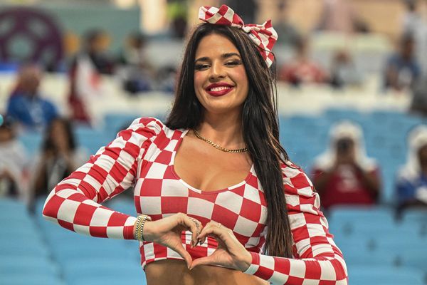 Ivana Knoll - Fan sexy nhất tại World Cup 2022 đụng cướp